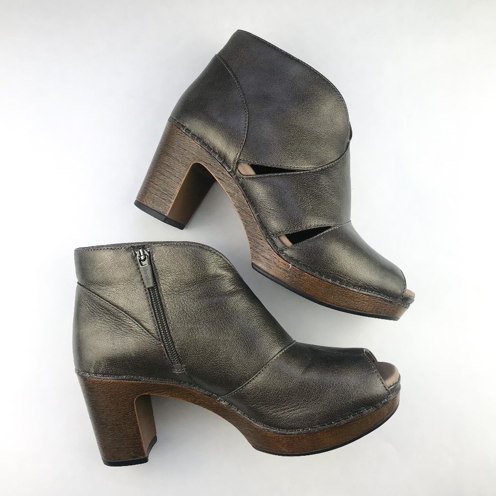 Dansko Metallic Gray Leather clogs